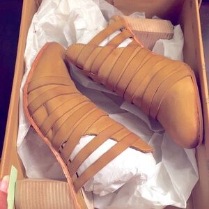 🆕Free People Tan Heeled Shoes